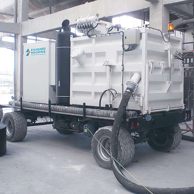 Mobile trailer vacuum unit