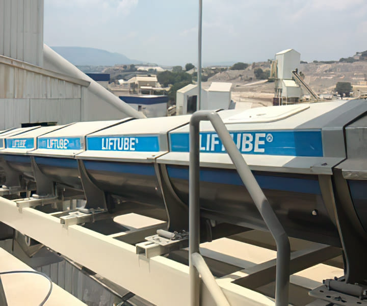 Sealing of mine and quarry conveyor belts