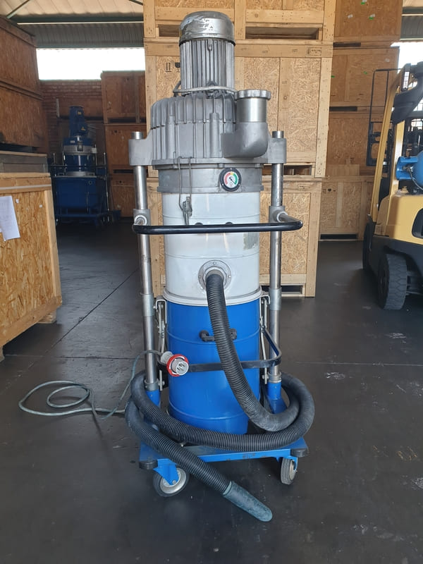 Industrial vacuum unit on wheels