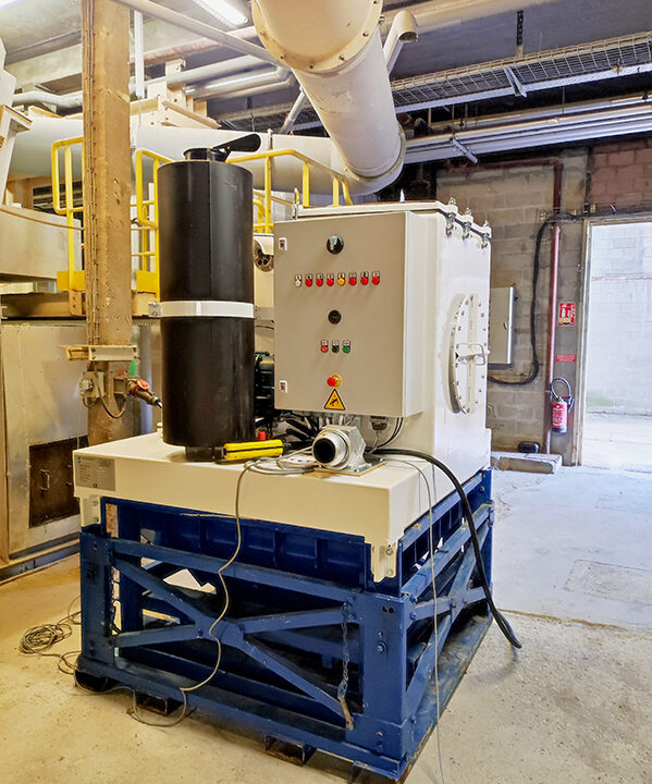Vacuuming refractory products